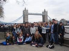 Tous ensemble devant Tower Bridge